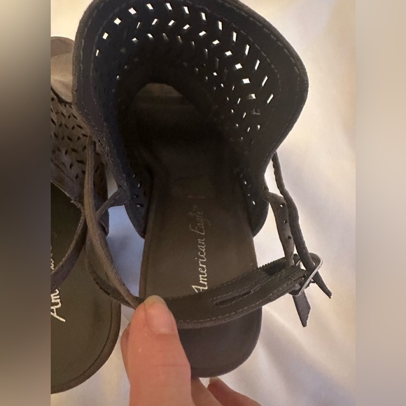 American Eagle grey suede straps open toe sandals - Picture 7 of 8